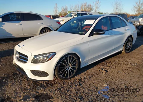 2016 Mercedes-Benz C 300 Sport 4Matic z USA, uszkodzony, nr VIN 55SWF4KB3GU171382